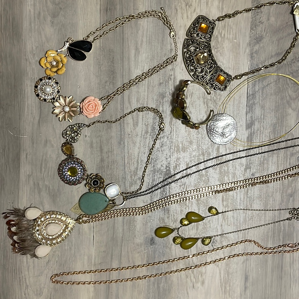 Bundle of jewelry